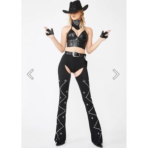 Woman’s Backhanded Bandit Halloween Costume Set- Size XS